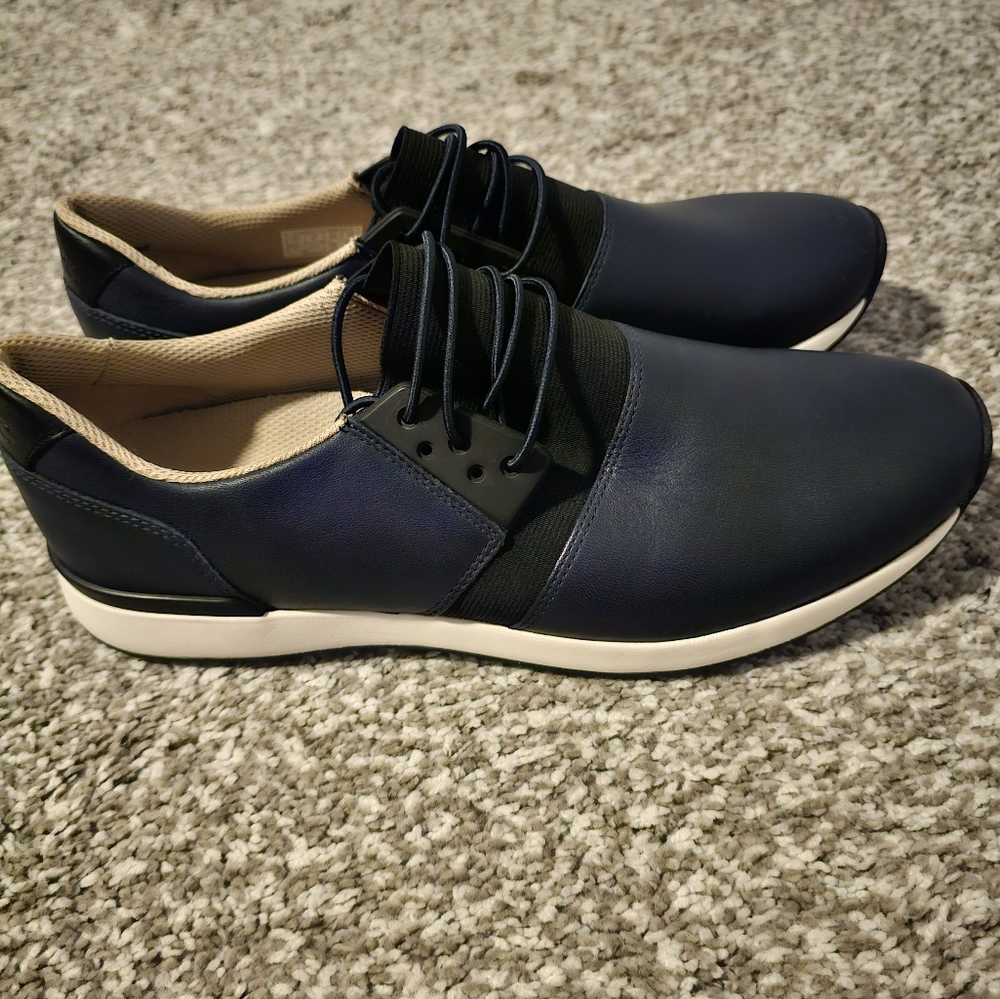 Men's Vionic Sneaker/Dress Shoe Never Worn